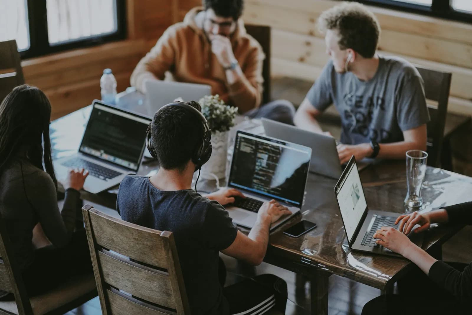 L'équipe Shayning au travail en studio